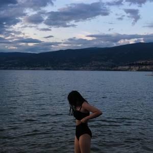 Meet your Posher, Ella